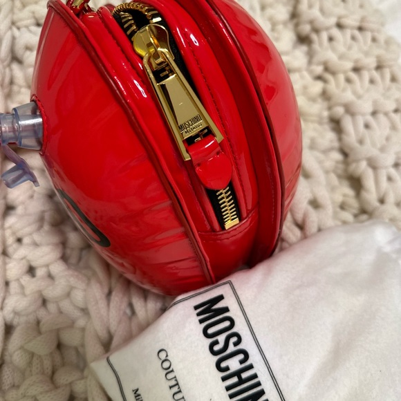 HP ❤️💋❤️FINAL SALE MOSCHINO heart NWT bag crossbody made Italy bought in Paris - Picture 8 of 8